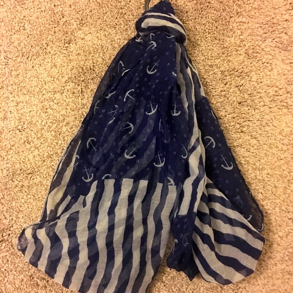 NWT!! Women’s Scarf 🧣
